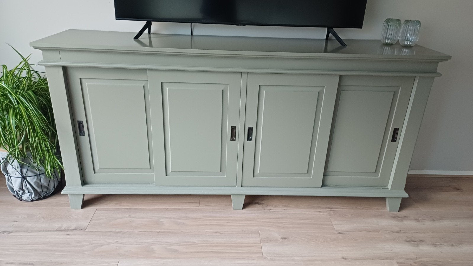 Stijlvol dressoir met schuifdeuren - 190x90x48 cm, 150 tot 200 cm, Ophalen of Verzenden, Zo goed als nieuw, Minder dan 100 cm