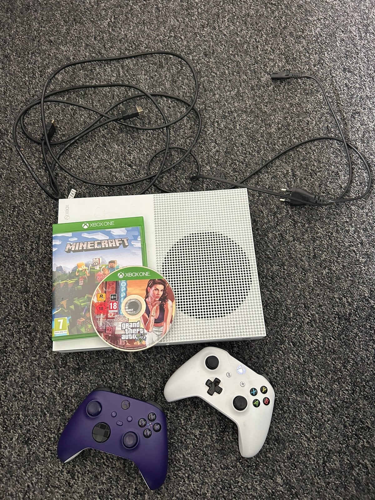 Xbox One S 1TB Complete set met 2 controllers, GTA&Minecraft, Verzenden, Zo goed als nieuw, 1 TB, Met 2 controllers