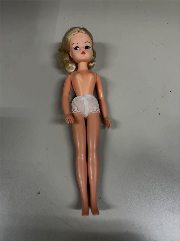 Sindy pop - 1980sblond haar rode lippen 033055X SD:15, Ophalen of Verzenden, Zo goed als nieuw, Barbie