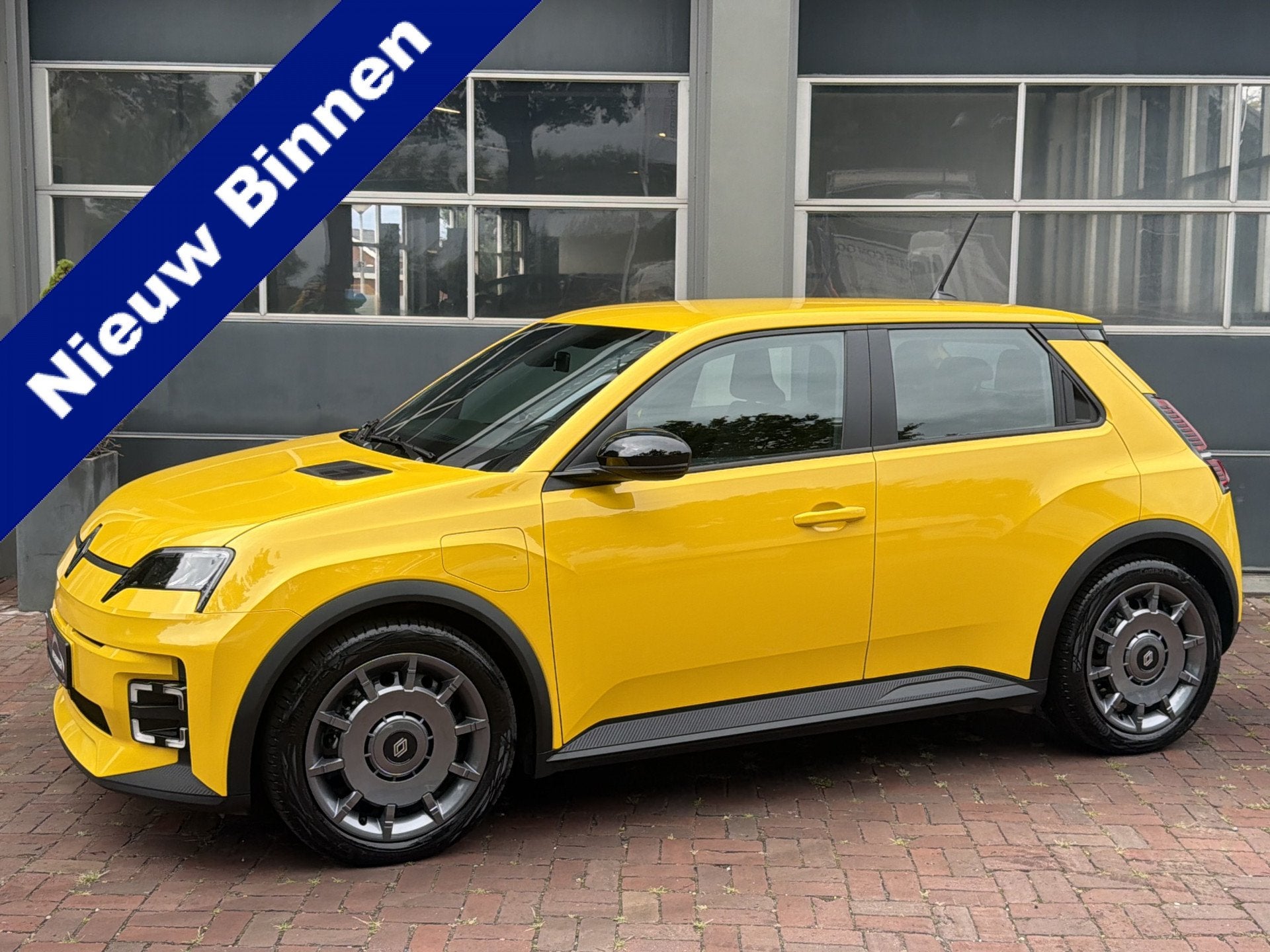 Renault 5 urban range evolution 40 kWh SOH 98% | 18" | Open, Dealer onderhouden, Gebruikt, Zwart, Leder en Stof