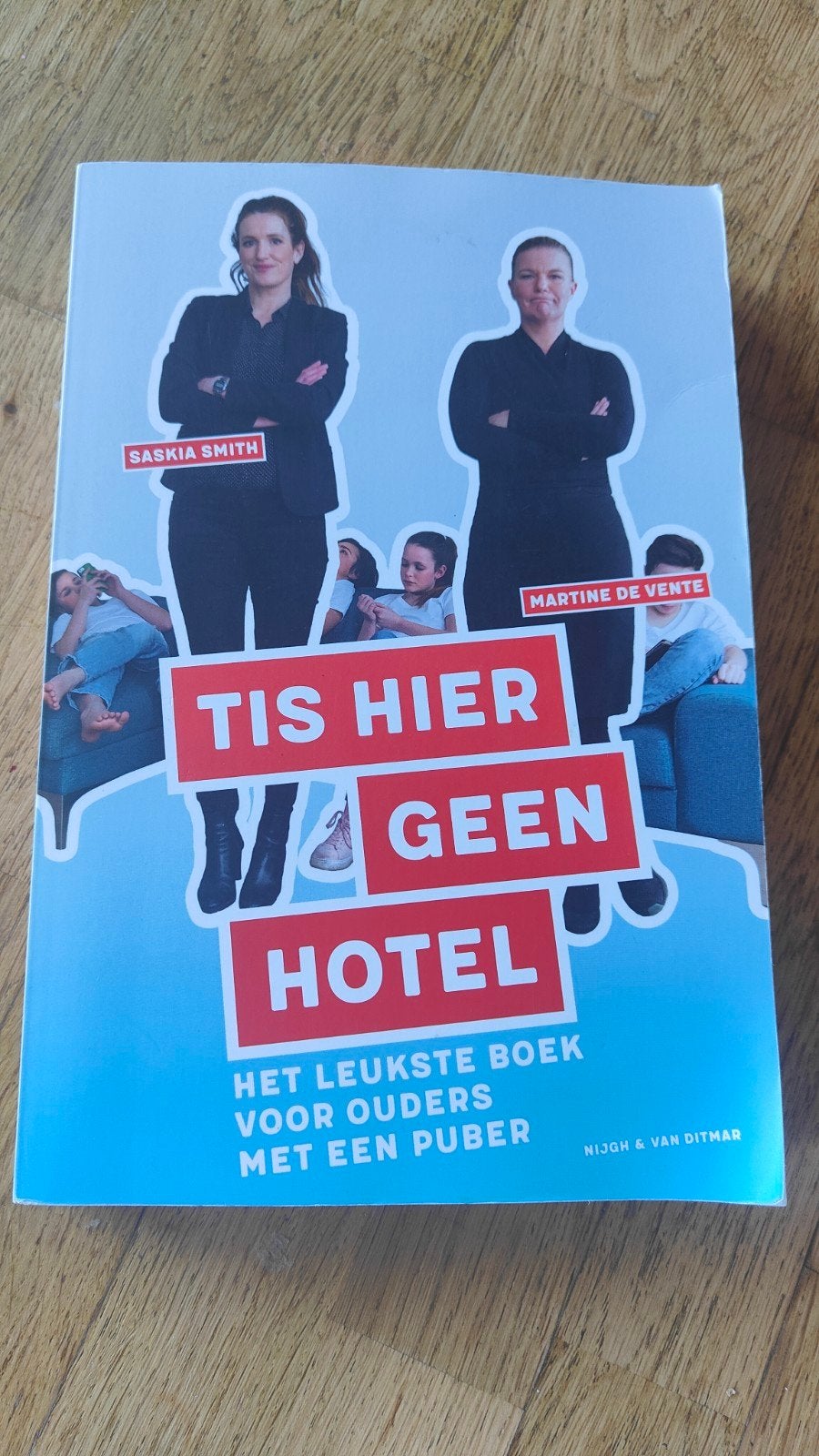 Tis Hier Geen Hotel - Boek voor ouders met pubers, Ophalen of Verzenden, Zo goed als nieuw, Opvoeding vanaf 10 jaar, Saskia Smith, Martine de Vente
