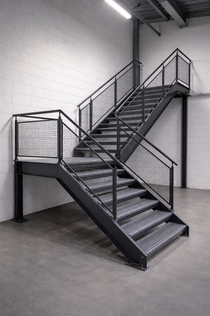 Gegalvaniseerd stalen industrie trap Entresolvloertrap 3,17M, Doe-het-zelf en Verbouw, Ladders en Trappen, Ophalen, Gebruikt, Minder dan 2 meter
