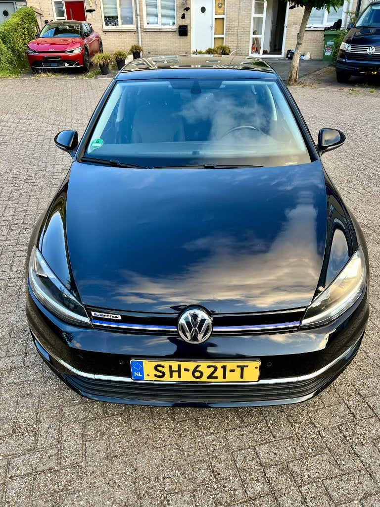 Volkswagen Golf 1.5 TSI 130pk 7-DSG 5D Bluemotion 2018 Zwart, Auto's, Stof, 1498 cc, Euro 6, 4 cilinders