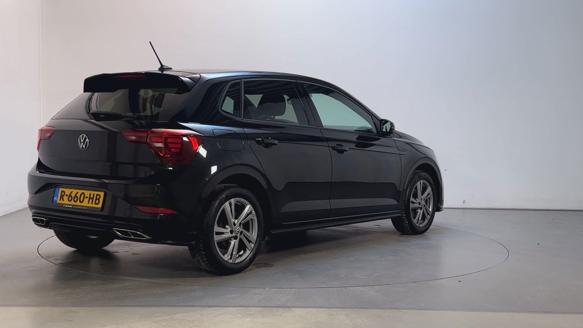 Volkswagen Polo 1.0 TSI R-Line Navigatie Parkeersensoren App, Auto's, Voorwielaandrijving, Dealer onderhouden, Gebruikt, Met garantie (alle)