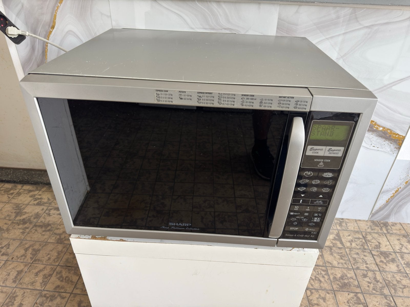 Sharp Combimagnetron Zwart/Grijs - Goede Staat, Witgoed en Apparatuur, Magnetrons, Combimagnetron, Gebruikt, Grill, Ophalen of Verzenden