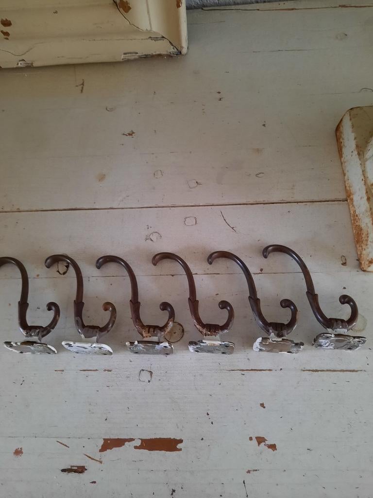 6 oude ijzeren ophanghaken., Ophalen of Verzenden