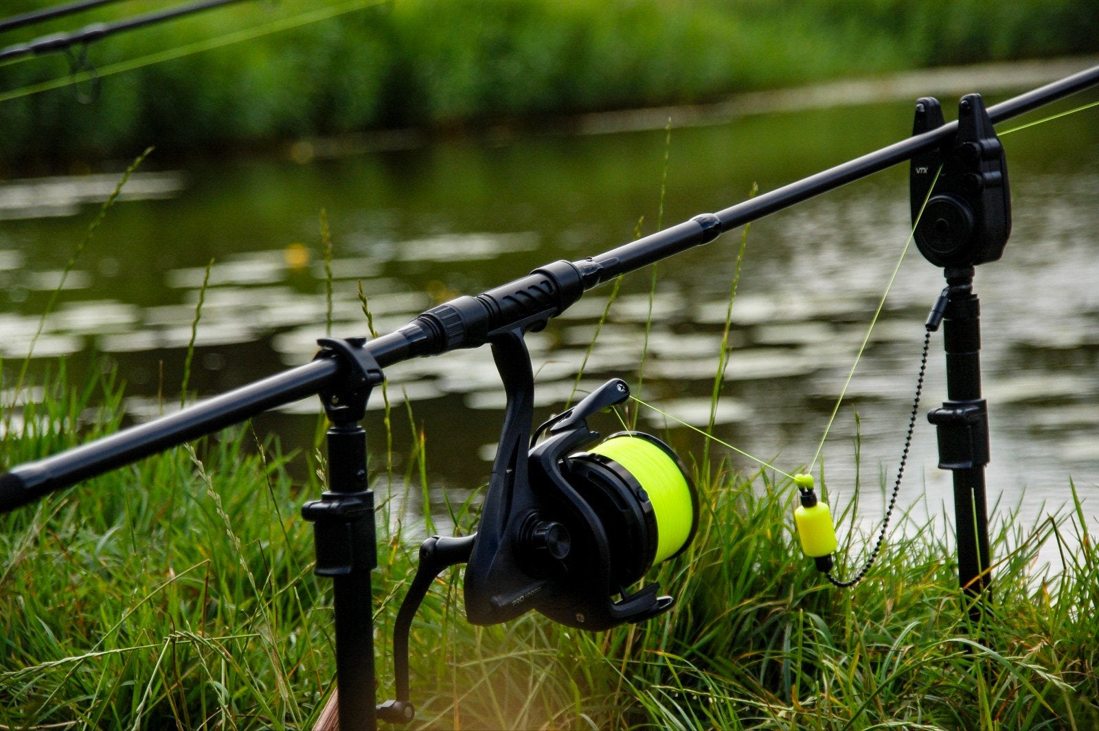 Advanta 9ft 3lbs Retractable hengel + Sonik VaderX 10.000, Ophalen of Verzenden, Zo goed als nieuw