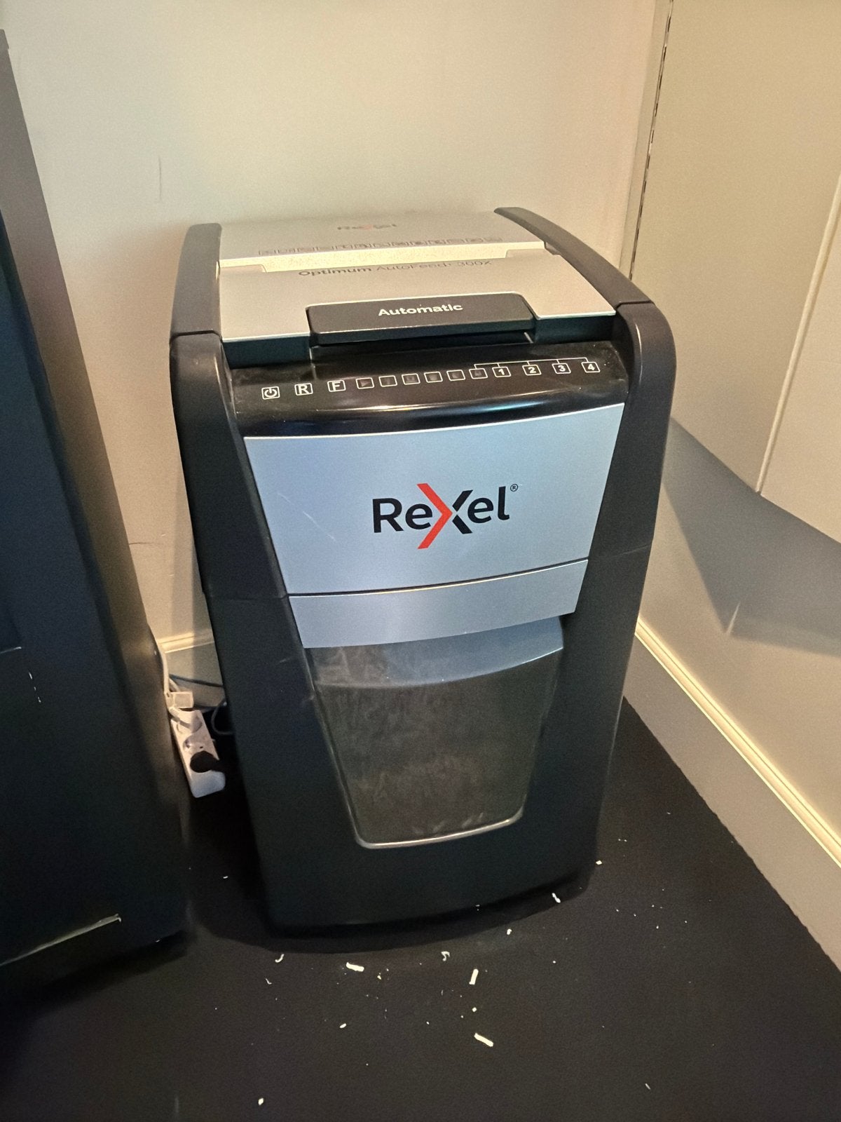 Rexel AutoFeed+ 300X papiervernietiger / papierversnipperaar, Ophalen, Gebruikt