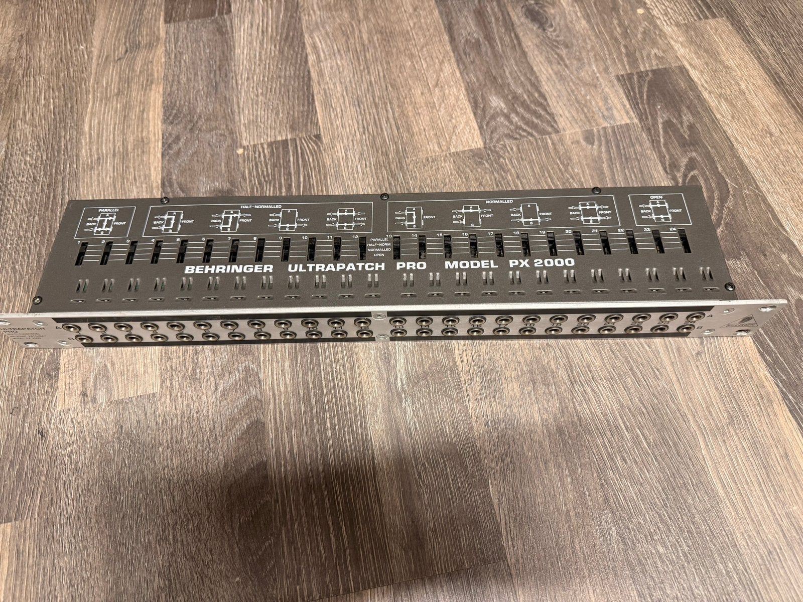 Behringer Ultrapatch Pro PX2000 Patchbay 19” inch, Ophalen of Verzenden, Gebruikt, 20 kanalen of meer
