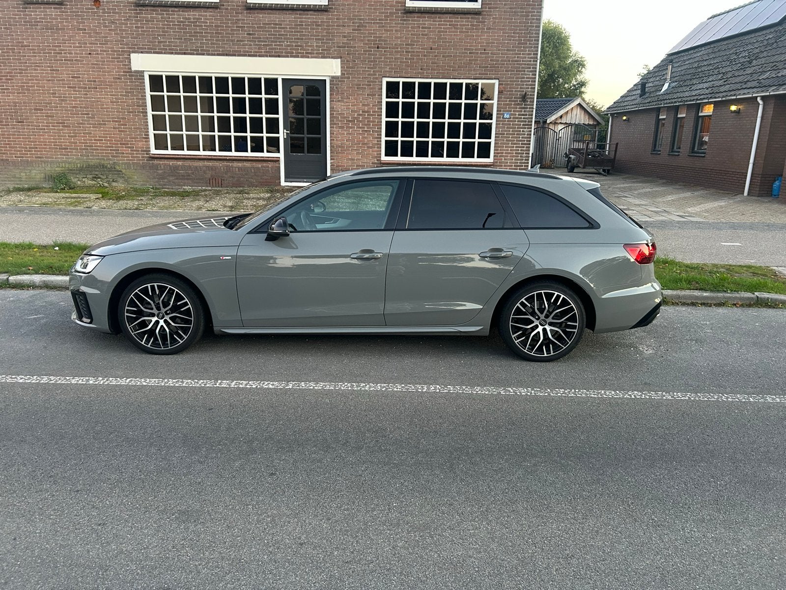Foto 3 van Audi A4 2.0 Tdie 136pk 2020 Grijs