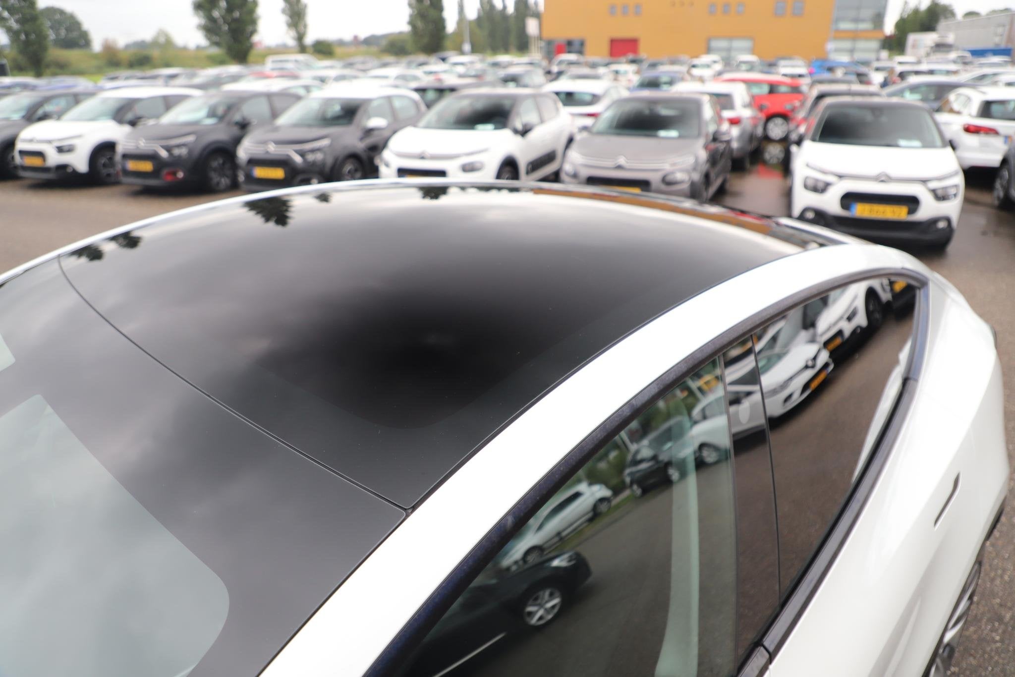 Foto 7 van Tesla Model Y Long Range AWD 75 kWh Afneembare Trekhaak Pano