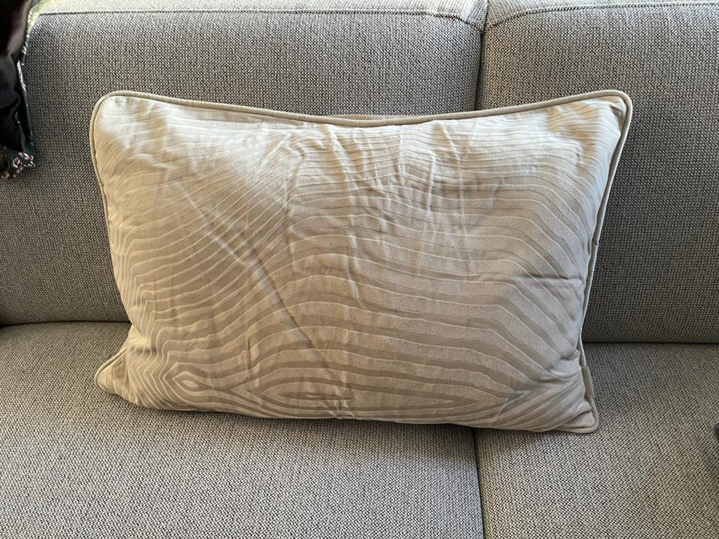 Te koop: Rivièra Maison kussenhoes met motief, Ophalen of Verzenden, Nieuw, Beige, Rechthoekig
