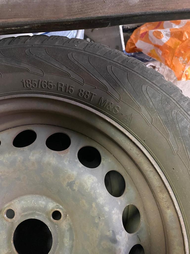 Vredestein winterbanden met velgen 185/65 R15, Ophalen, Gebruikt
