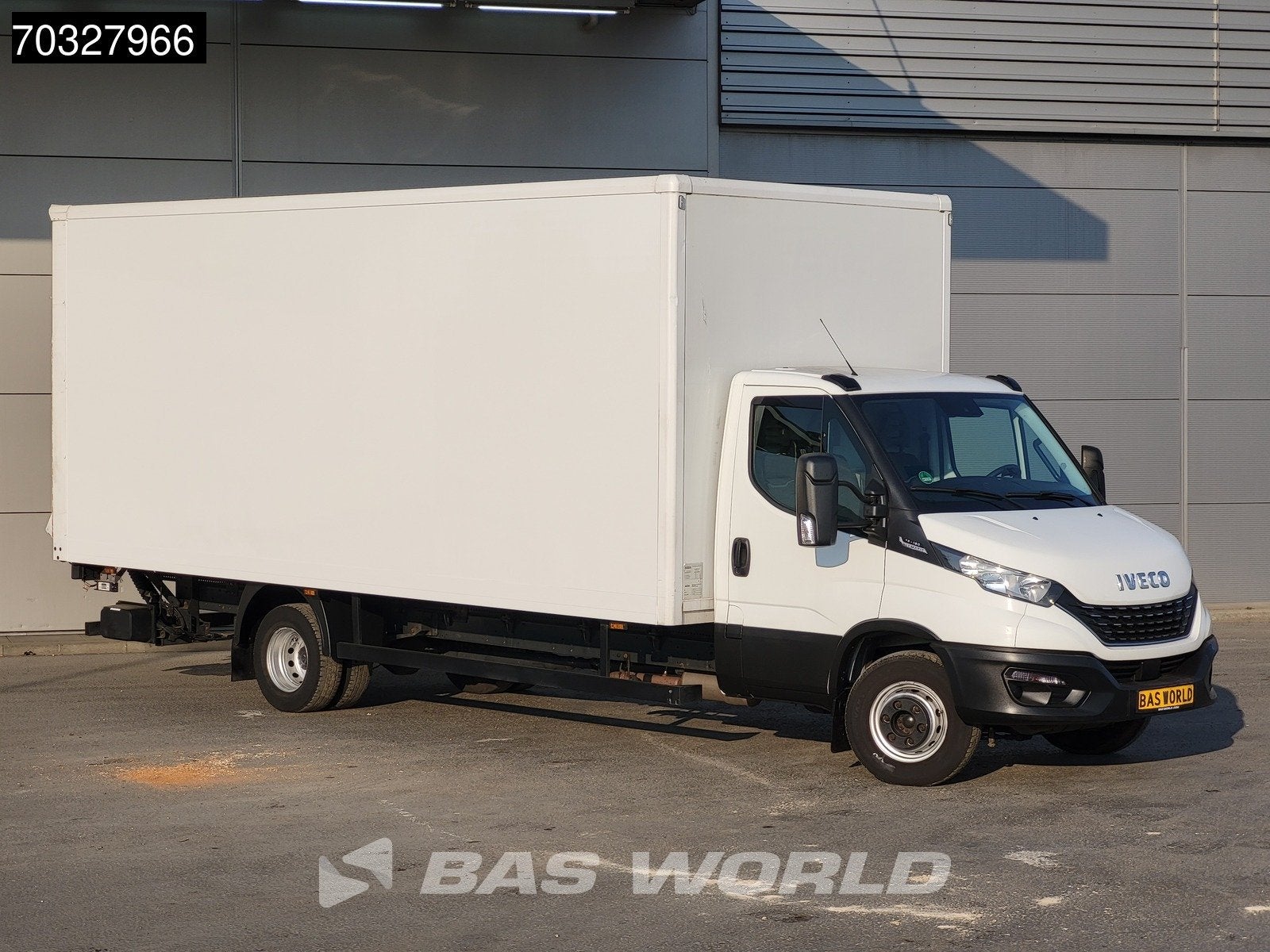 Iveco Daily 72C18 3.0L Automaat 1000KG Laadklep Dubbellucht, Auto's, Bestelauto's, Automaat, Stof, Gebruikt, Euro 6