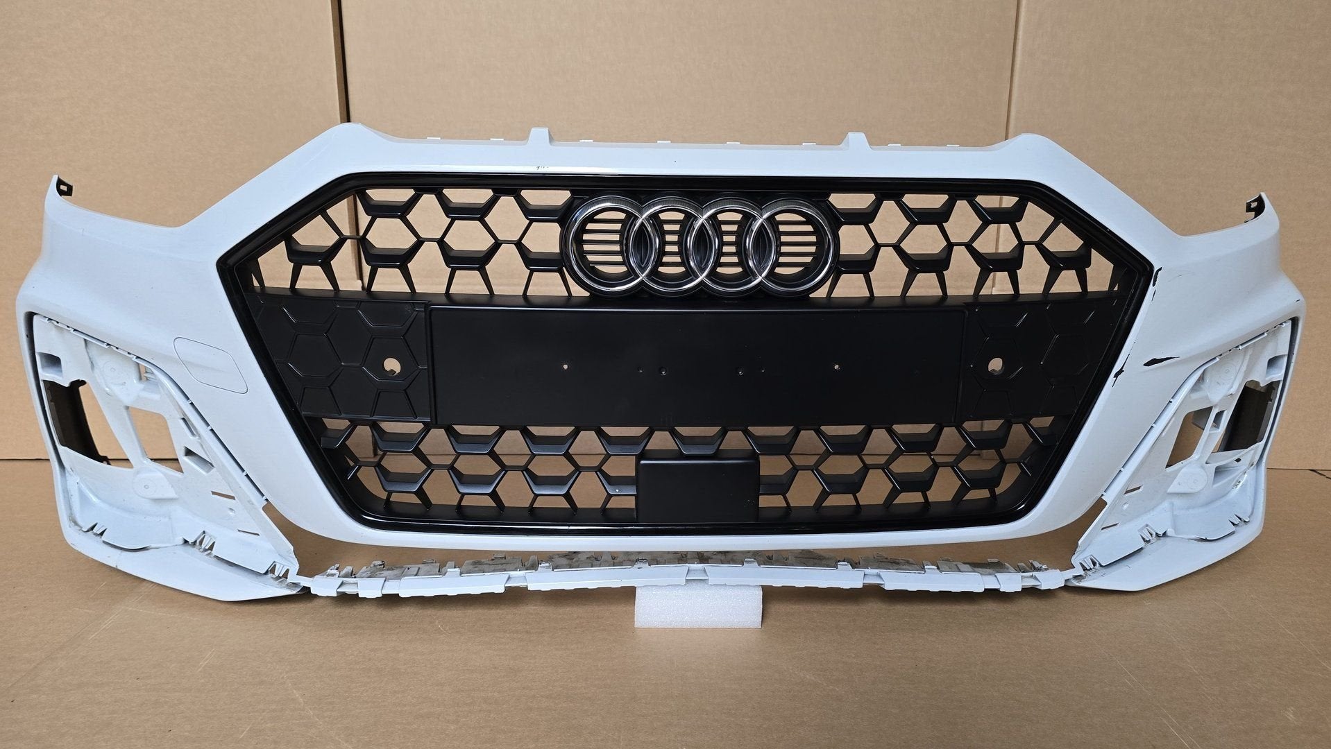 Voorbumper Audi A1 82A S-Line Origineel SLINE L S9R 4xPDC, Gebruikt, -, Voor, Bumper