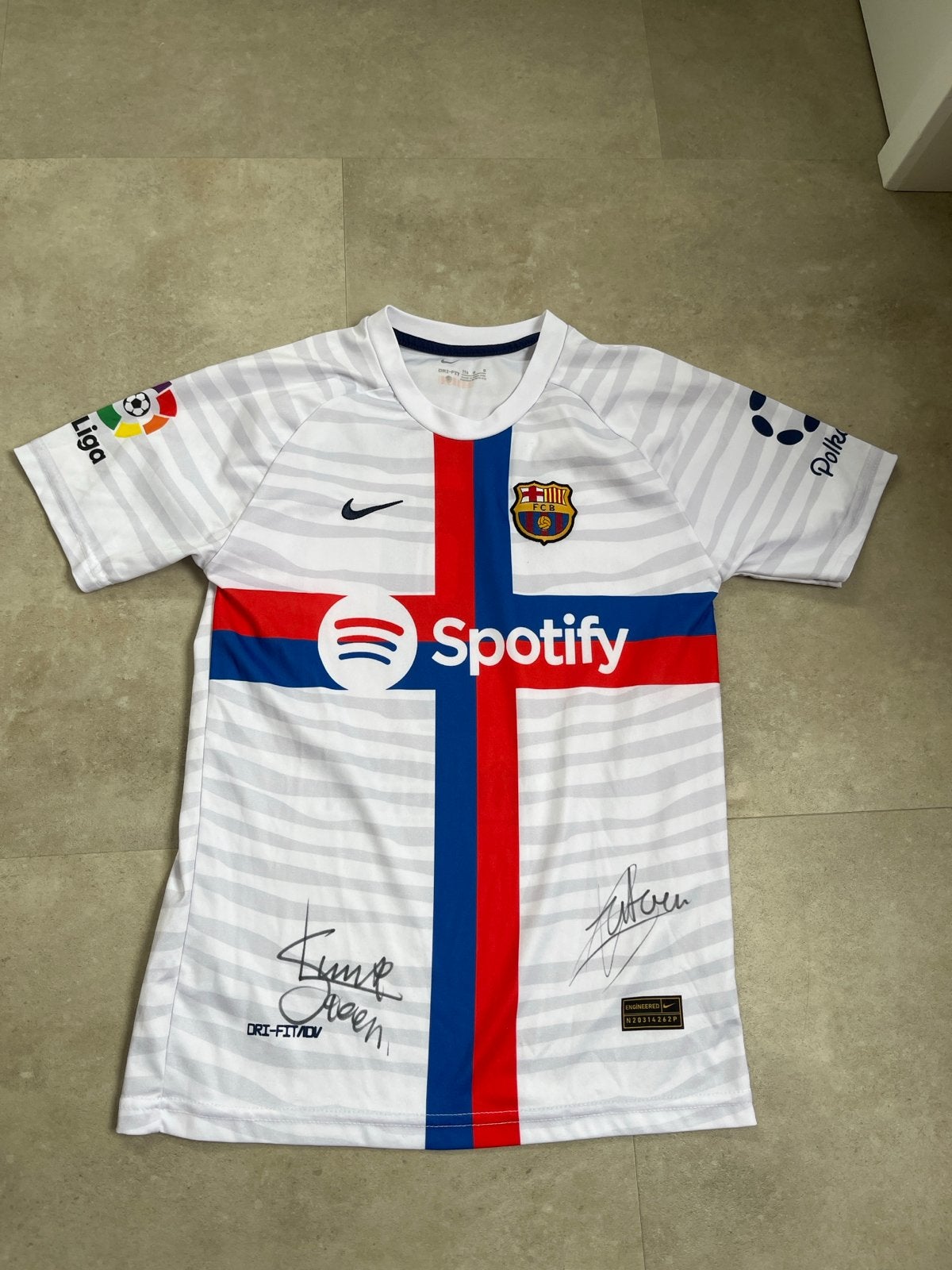 Voetbalset FCB shirt en broekje, Ophalen of Verzenden, Zo goed als nieuw, Buitenlandse clubs, Shirt