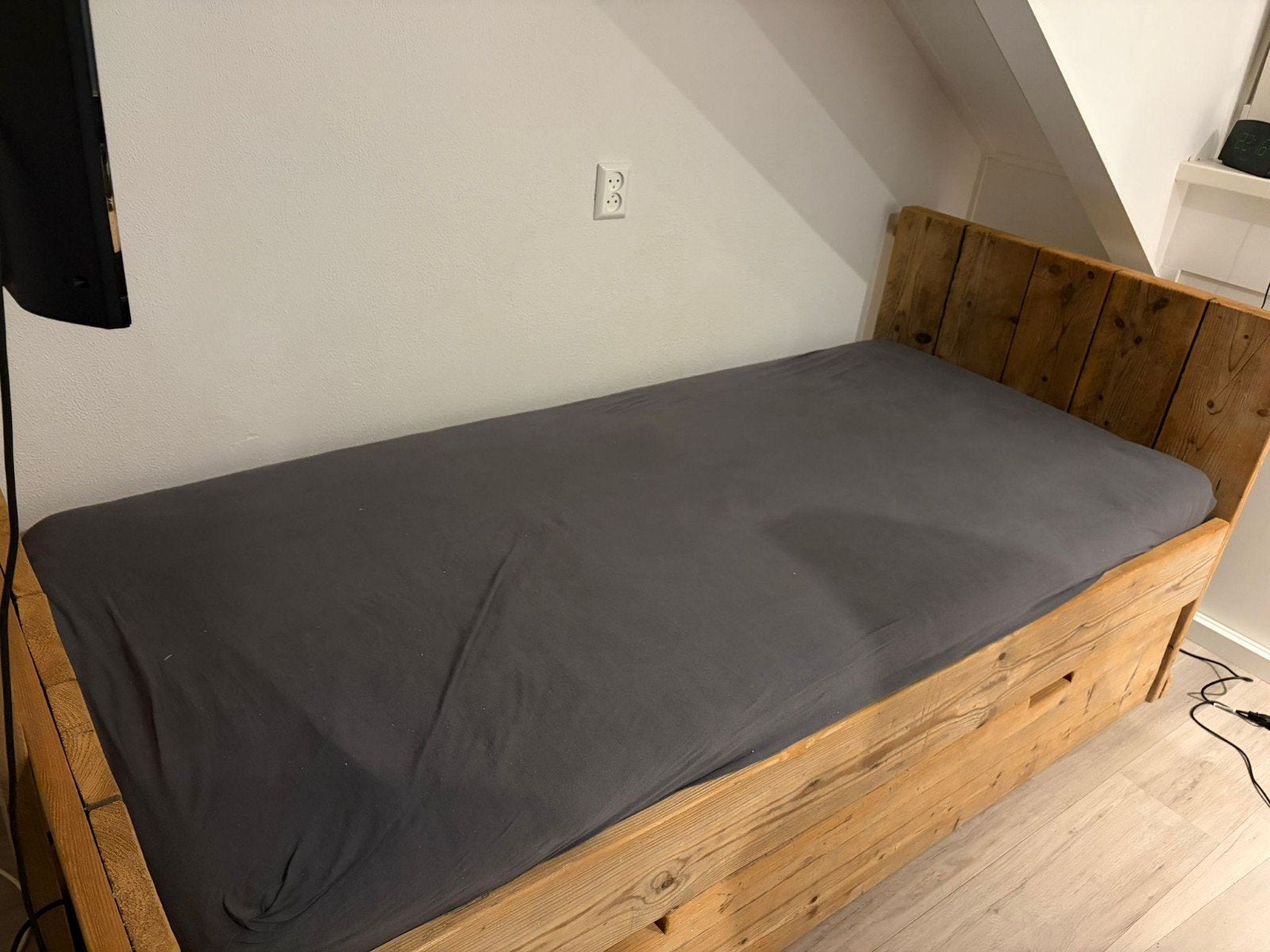 Steigerhouten bed met uitschuifbaar logeerbed, Ophalen, Gebruikt, 90 cm, Eenpersoons