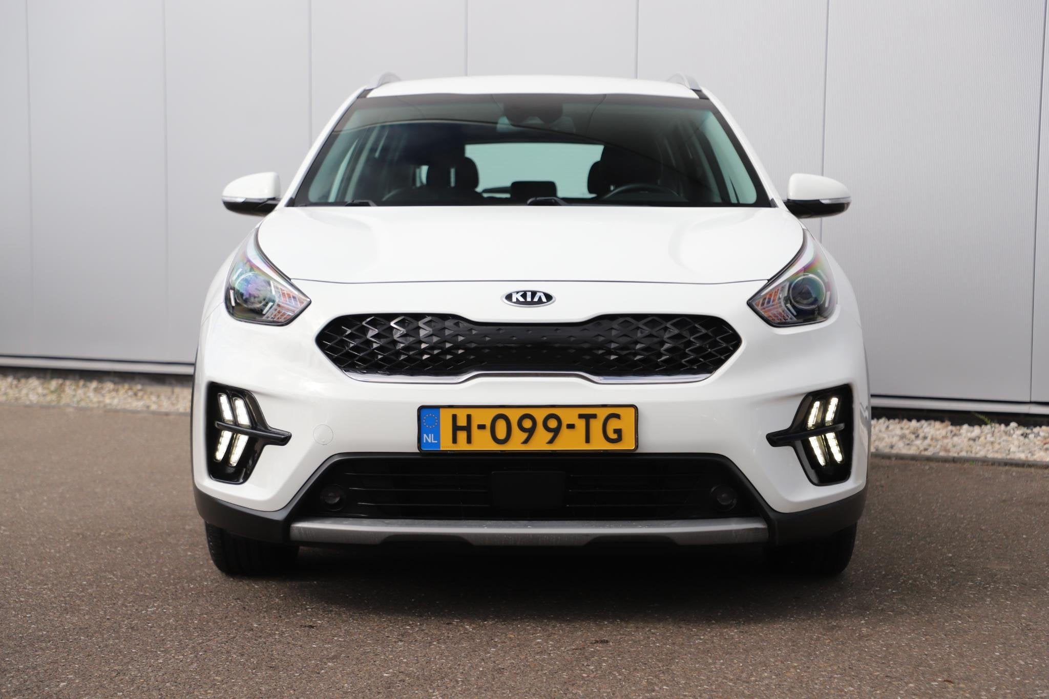 Kia Niro 1.6 GDi Hybrid DynamicLine Navigatie Achteruitrijca, Auto's, Kia, Gebruikt, Euro 6, Leder en Stof, Wit