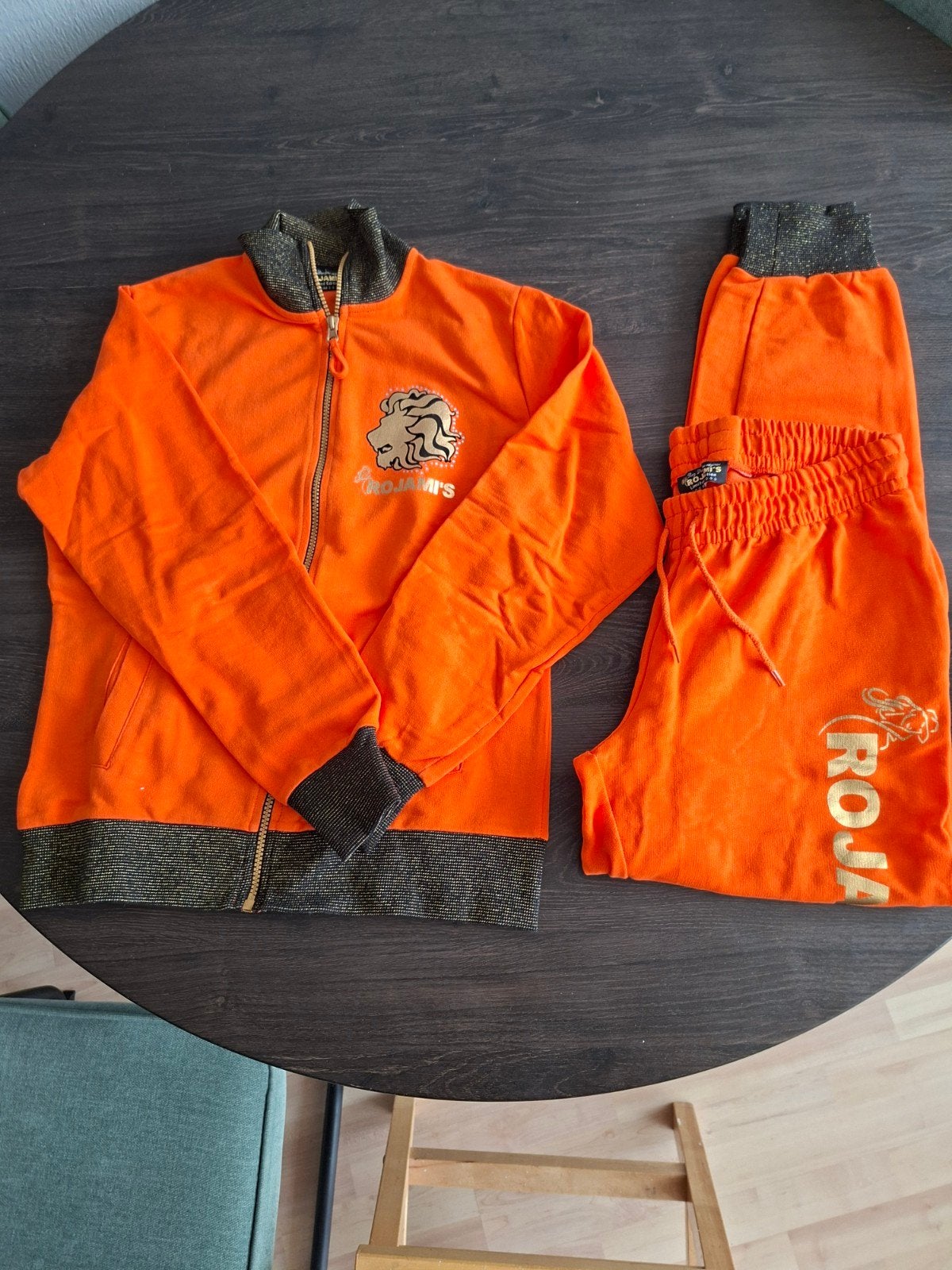 Nieuw oranje juichpak maat S/M, Ophalen of Verzenden