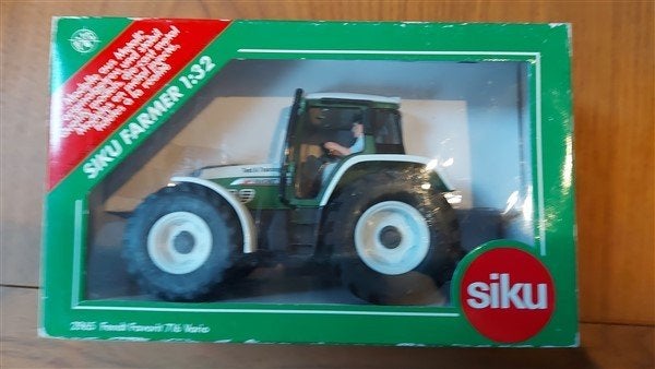 Siku 2965 traktor Fendt favorit 712 training, Hobby en Vrije tijd, Modelauto's | 1:32, Ophalen of Verzenden, Zo goed als nieuw