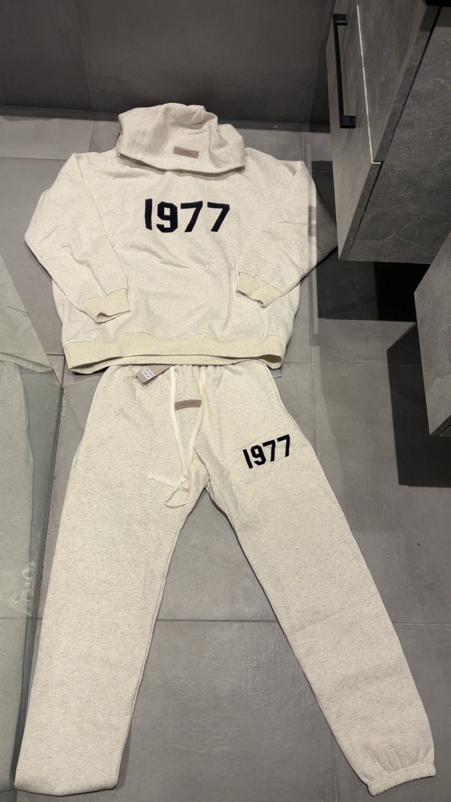 Essentials 1977 Pak Grijs Maat M - Comfortabel & Nieuw, Kleding | Heren, Ophalen of Verzenden, Nieuw