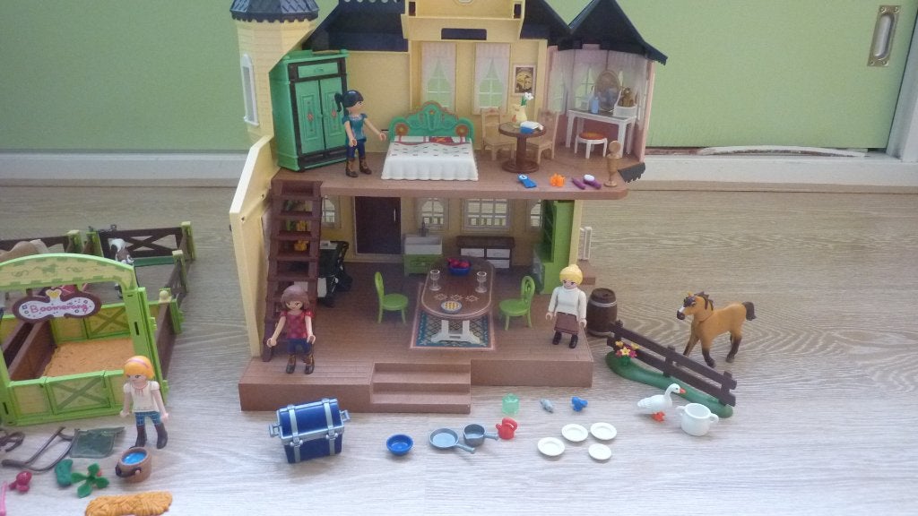 spirit huis met slaapkamer en 3 stallen, Ophalen of Verzenden