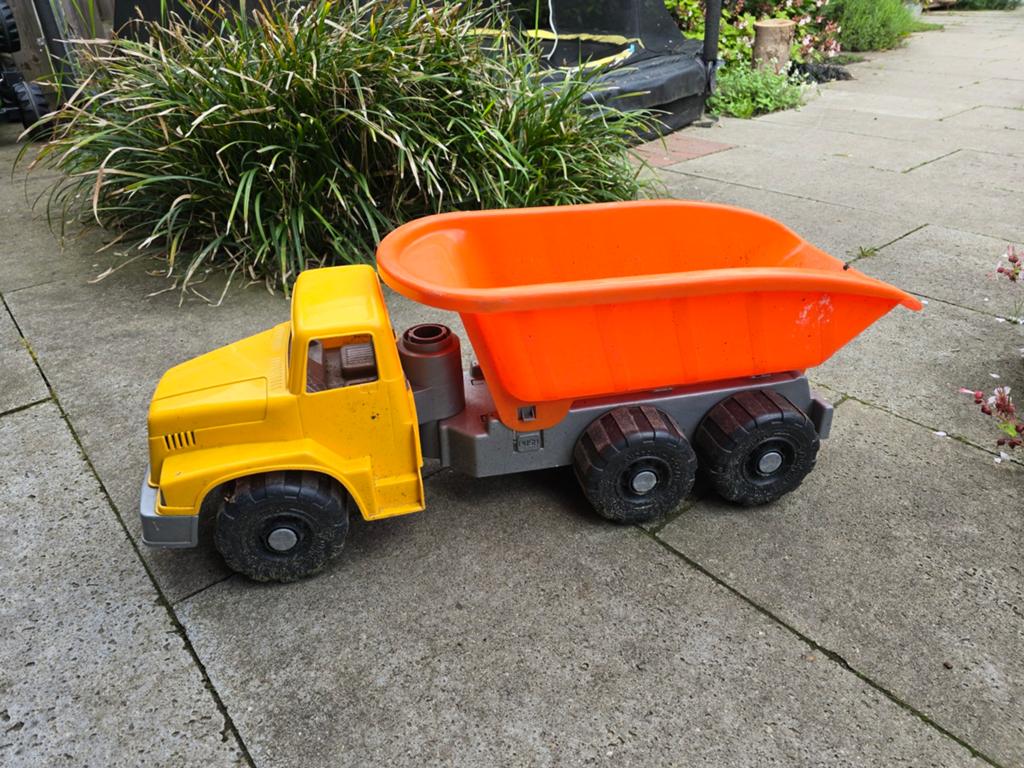 Grote speelgoed vrachtwagen kiepwagen 75x24 cm, Ophalen, Gebruikt
