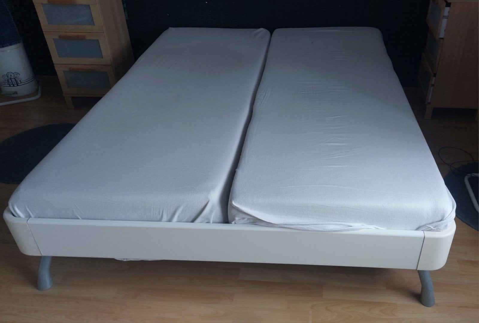 Wit ledikant 160x200  elektrisch verstelbaar t.e.a.b, Huis en Inrichting, Ophalen, Wit, Tweepersoons, 200 cm