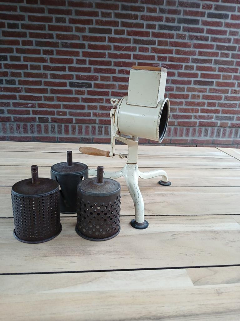 Vintage Handmatige Keukenmachine Jaren '50 met Raspen, Antiek en Kunst, Ophalen of Verzenden
