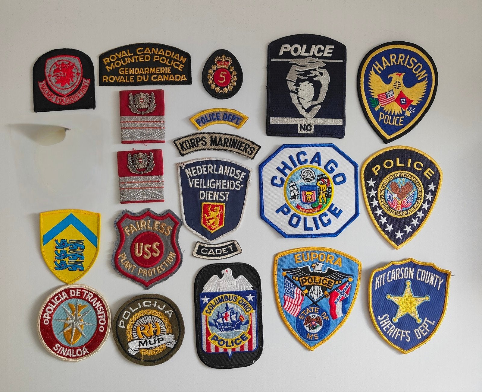 Diverse Politie Emblemen - 20 Stuks, Ophalen of Verzenden, Overige soorten, Overige gebieden, Embleem of Badge