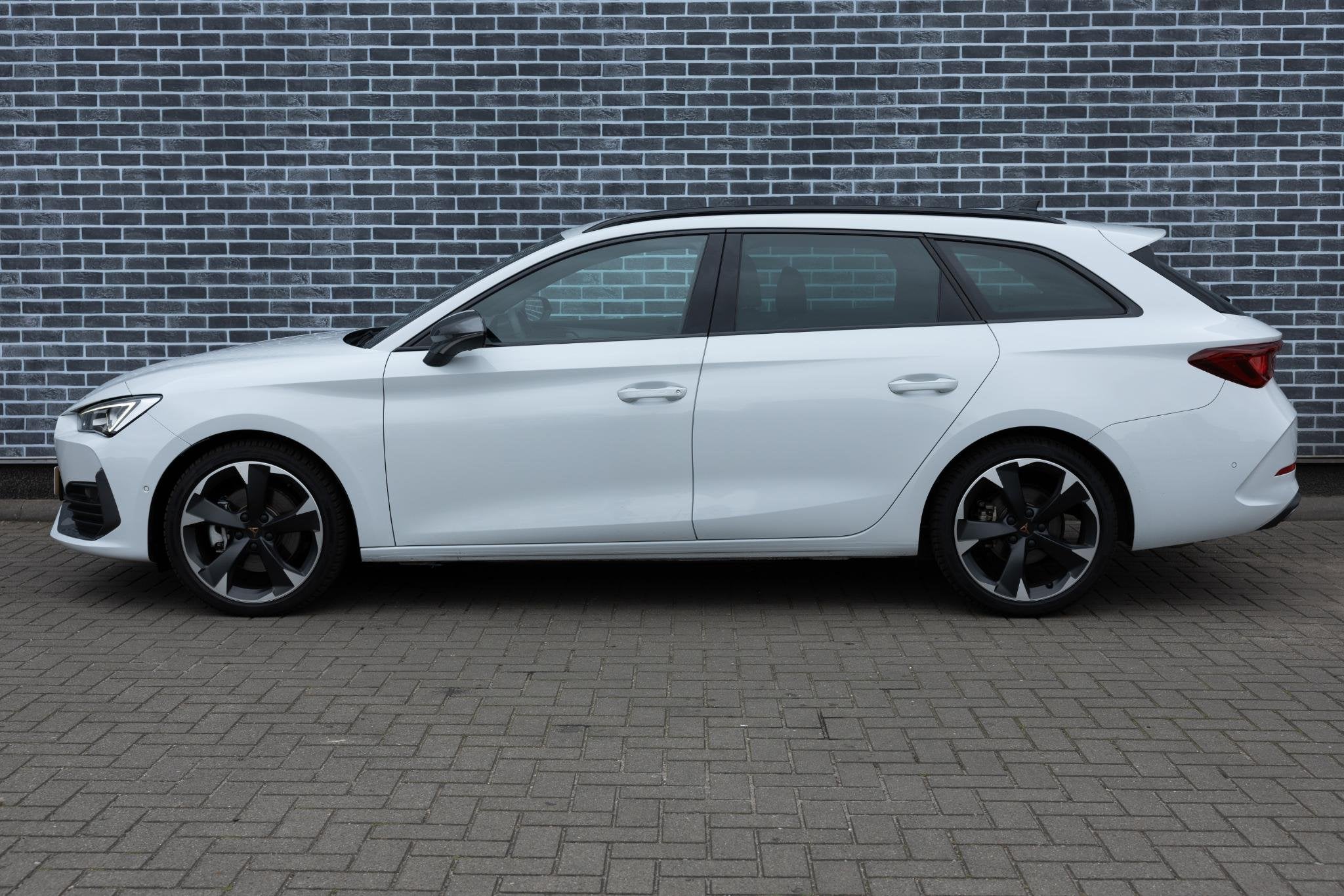 CUPRA Leon Sportstourer 2.0 TSI | Achteruitrijcamera | Parke, Auto's, Dealer onderhouden, 1984 cc, Leon, Wit