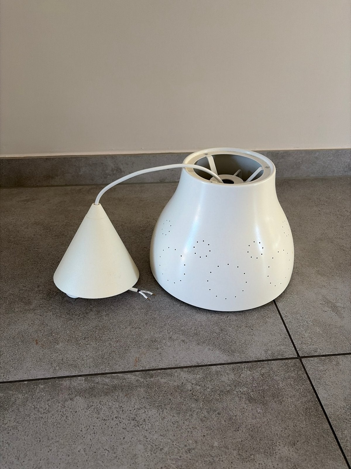 Ikea Snoig hanglamp voor slaapkamer - Wit, Ophalen of Verzenden, Gebruikt, Kunststof, E27 (groot)