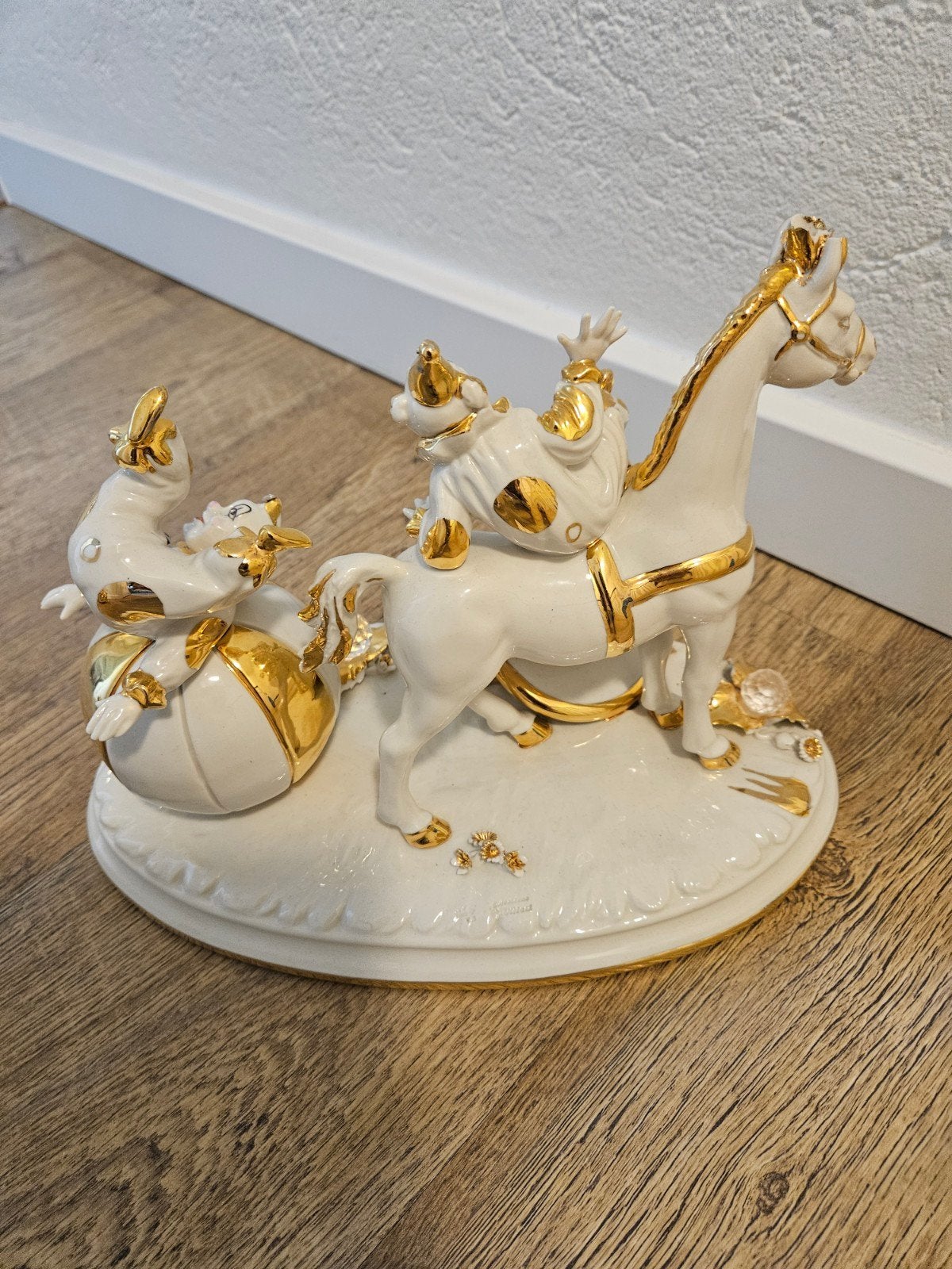 Capodimonte beeld met clowns en paard, Verzamelen, Beelden en Beeldjes, Ophalen, Zo goed als nieuw, Mens