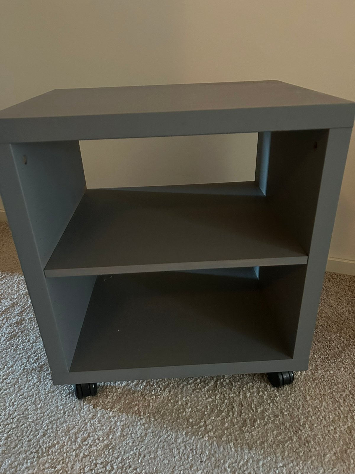 Nachtkastje bijzettafel ikea wieltjes grijs, Ophalen, Zo goed als nieuw, Minder dan 45 cm