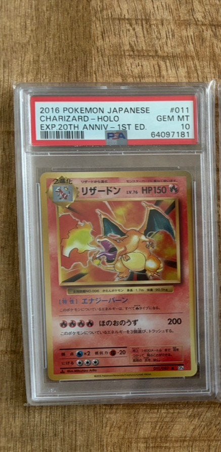 Charizard PSA 10 20th anniversary 1st edition, Ophalen of Verzenden, Zo goed als nieuw