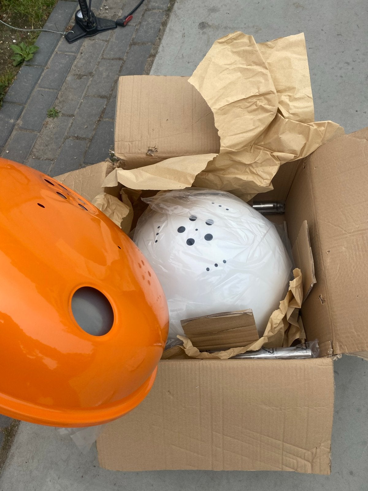 Nieuwe Oranje BBQ Grill met Accessoires, Tuin en Terras, Houtskoolbarbecues, Ophalen, Nieuw, Met accessoires