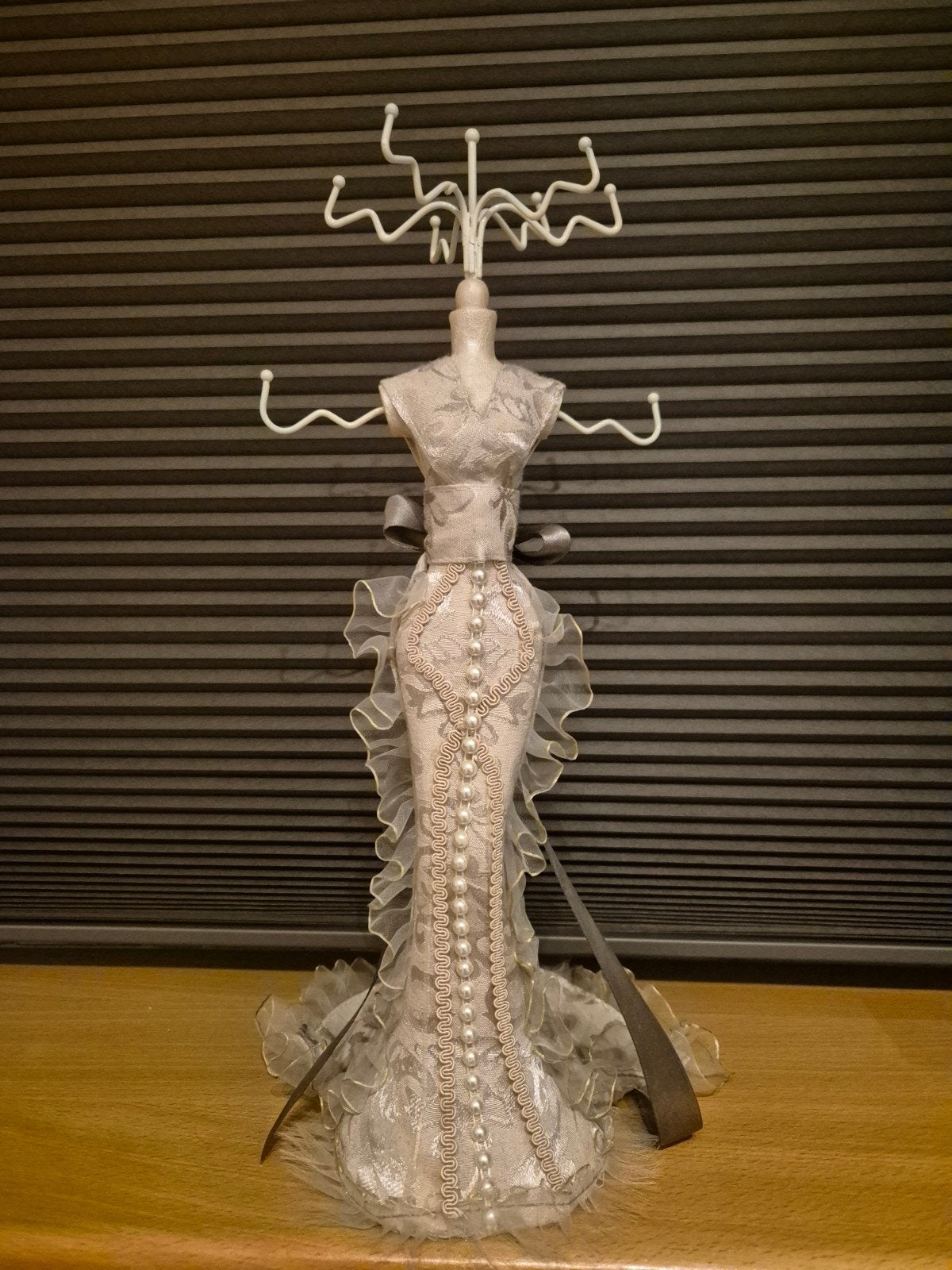 Elegante sieradenhouder/sieradenrek paspop, Ophalen of Verzenden, Metaal, Wit, Klassiek