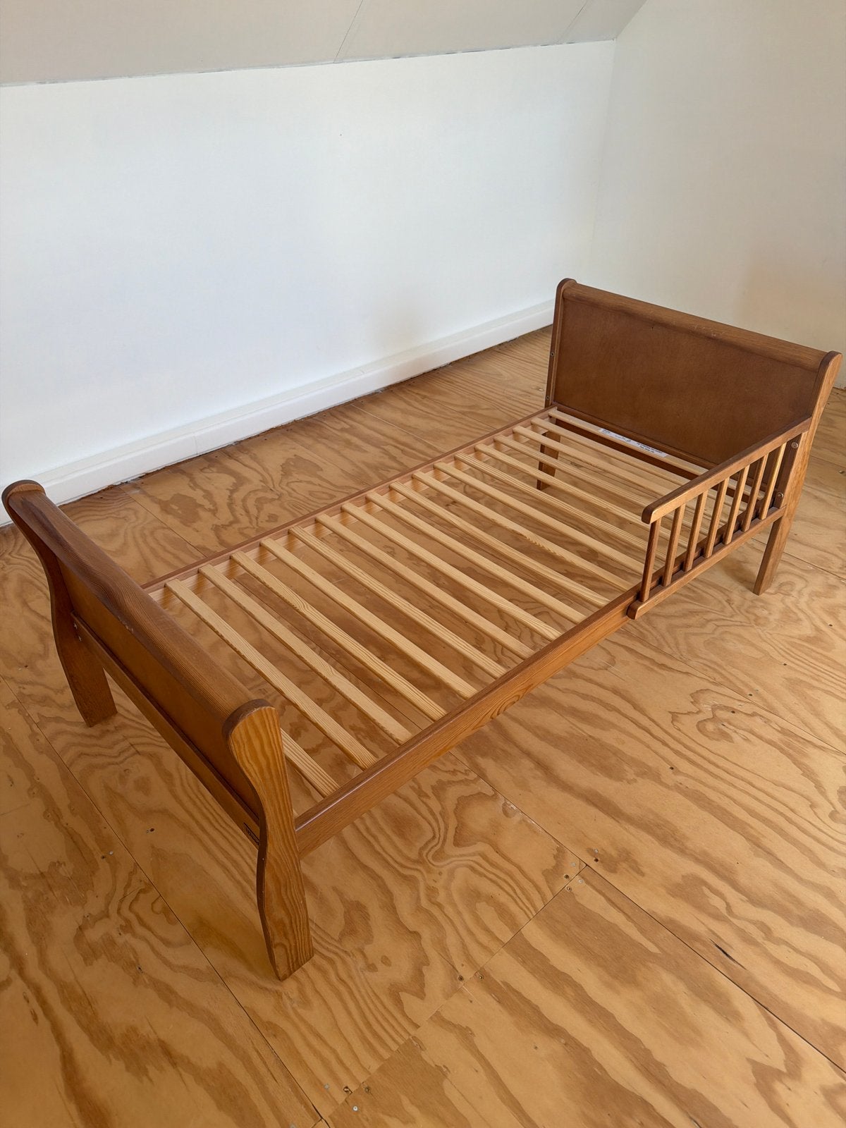 Woodies Peuterbed Noble Vintage, Kinderen en Baby's, Kinderkamer | Bedden, Ophalen, 140 tot 160 cm, 70 tot 85 cm