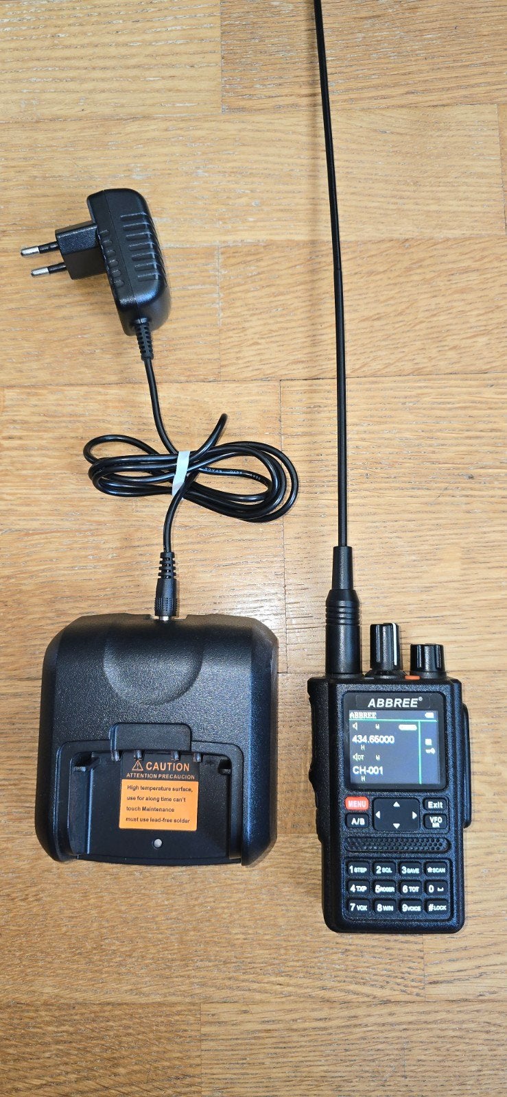 ABBREE AR-F8 gps Portofoon met Oplader - Zo goed als nieuw, Telecommunicatie, Portofoons en Walkie-talkies, Ophalen of Verzenden