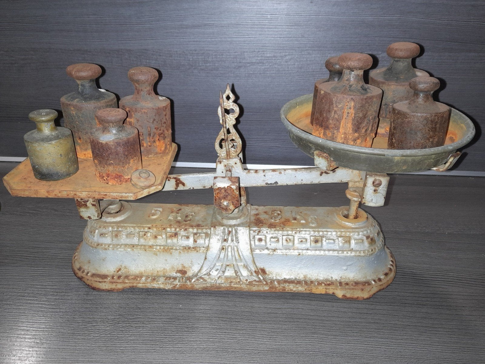 Antieke balansweegschaal met gewichten - decoratief, Ophalen of Verzenden