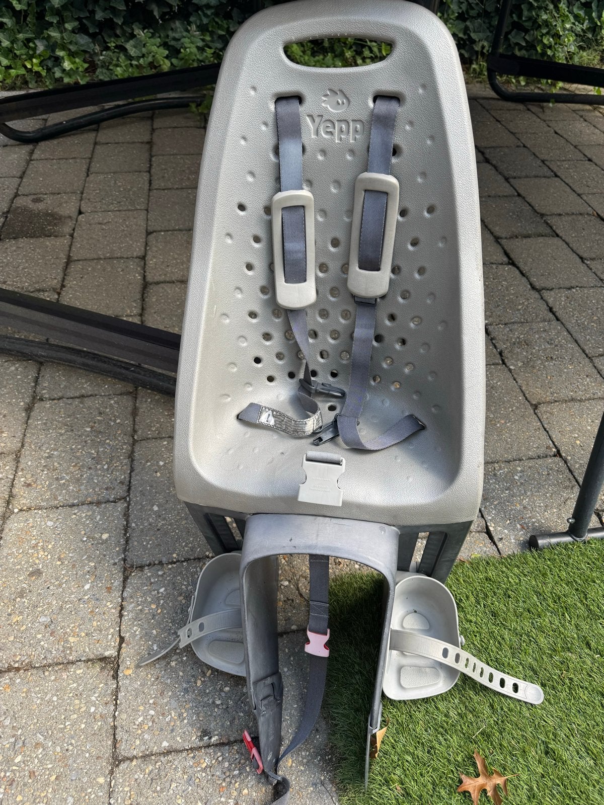 Yepp Achterzitje met Easyfit Carrier - Voetriempje defect, Ophalen, Achterzitje, 9 t/m 18 kg, Gebruikt