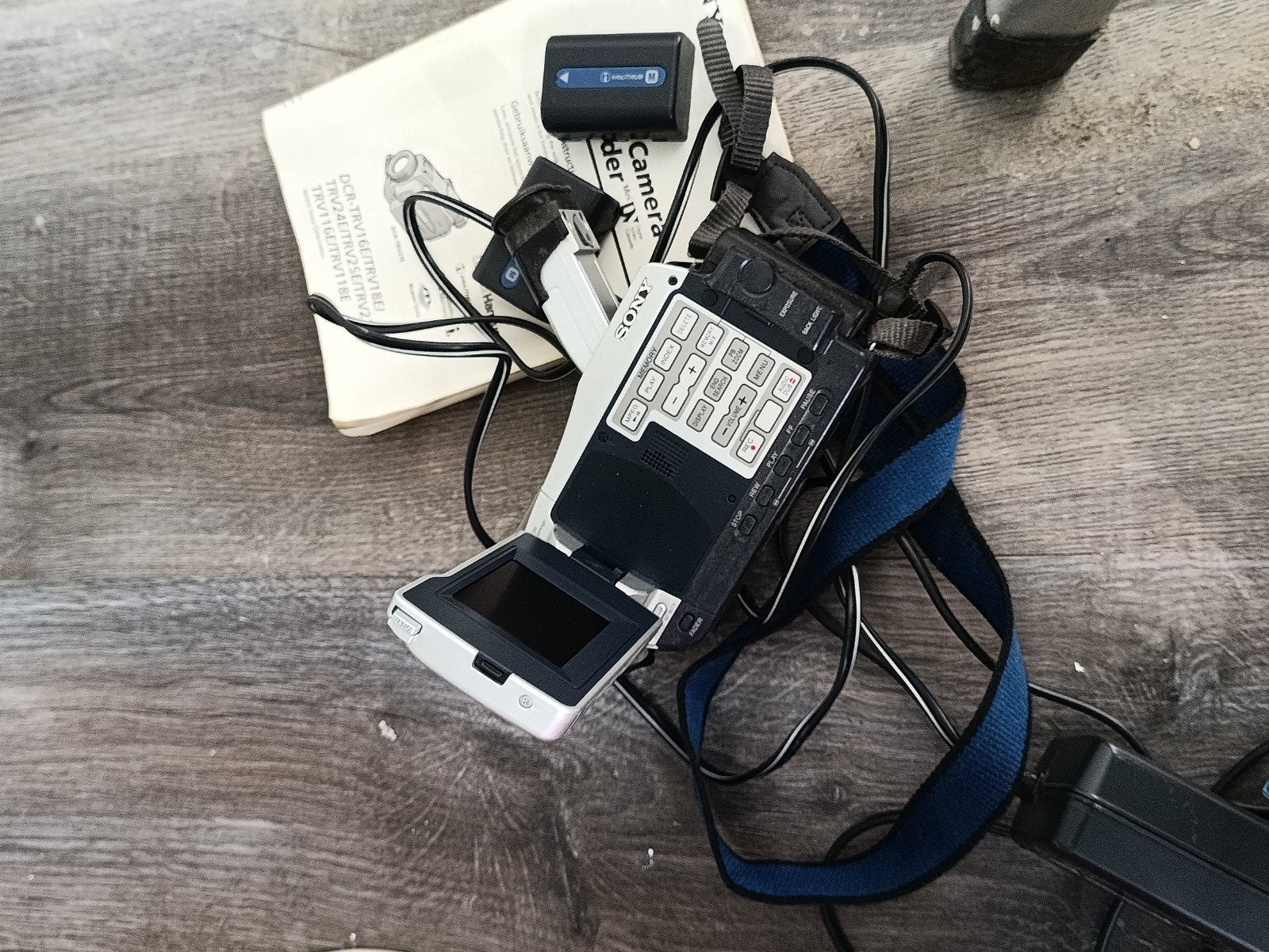 Sony DCR-TRV11E Digital Video Camera Recorder, Audio, Tv en Foto, Ophalen, Mini dv, Sony, 20x of meer