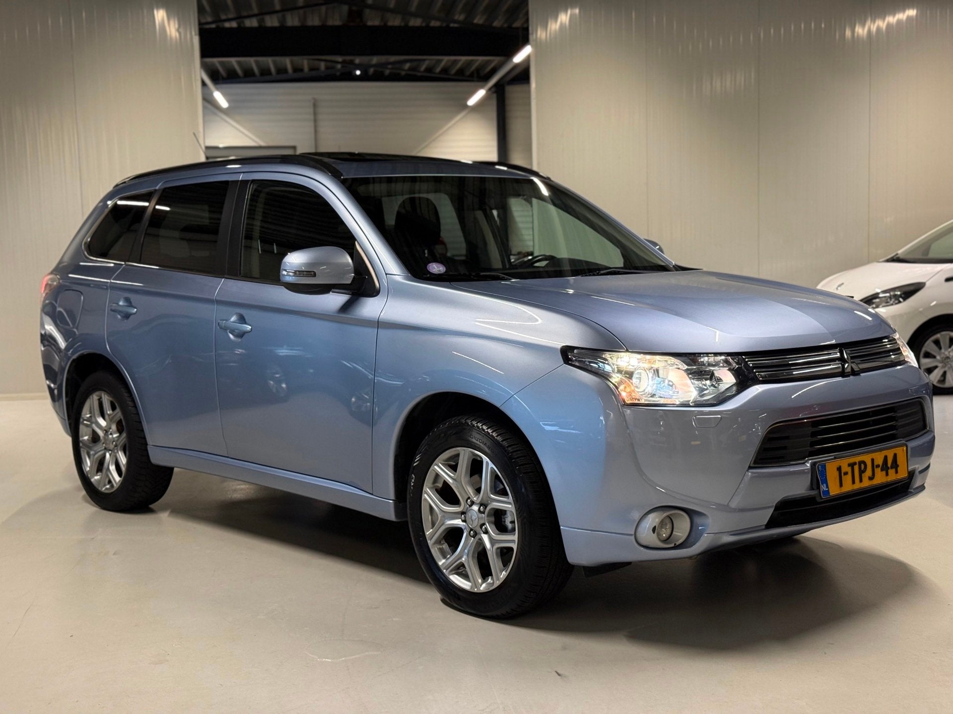 Mitsubishi Outlander 2.0 PHEV instyle+ Opendak|Camera|Trekha, Adaptive Cruise Control, Zwart, 4 cilinders, Blauw