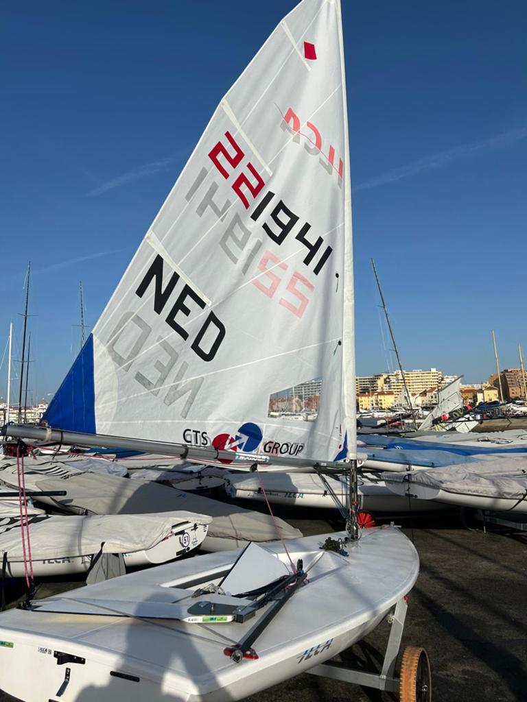Ilca element 6, Watersport en Boten, Open zeilboten, Laser, Dekzeil, Inclusief trailer, Inclusief zeilen, Roer, Zwaard, Ophalen