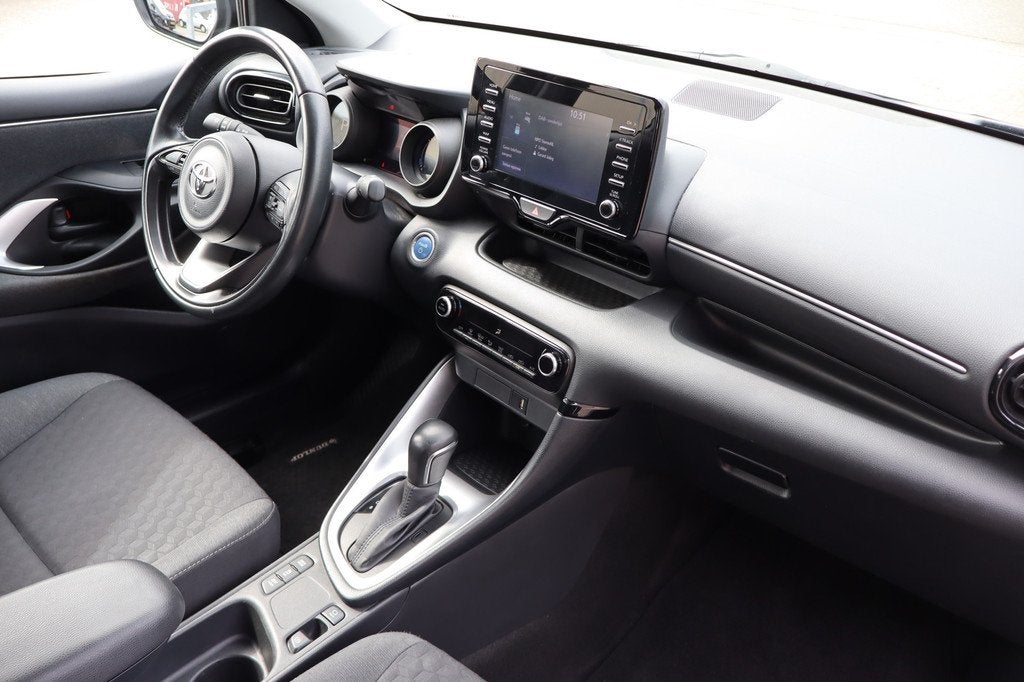 Toyota Yaris 1.5 Hybrid Dynamic Dealeronderhouden! Nederland, 12 maanden, Gebruikt, Bedrijf, Hybride Elektrisch/Benzine