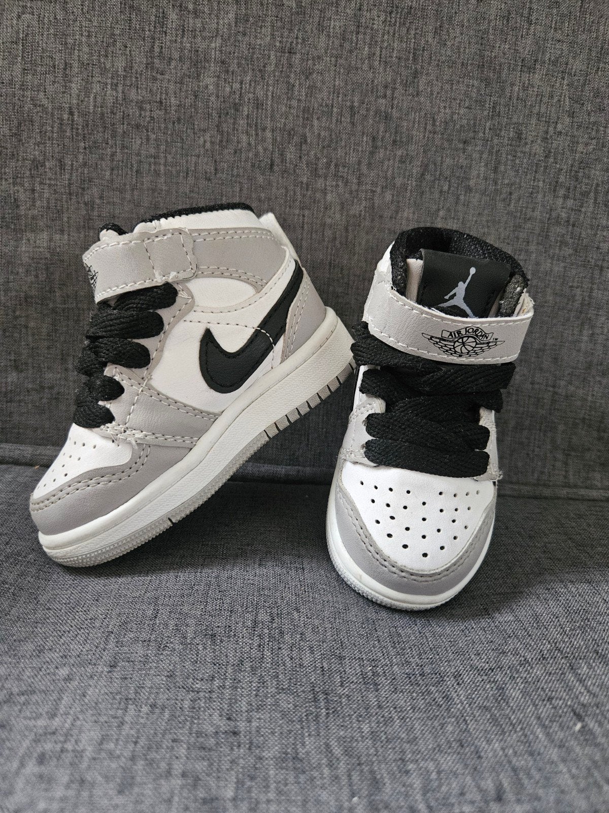 Jordan 1 Mid Baby Sneakers Maat 20, Jongen of Meisje, Schoenen, Ophalen of Verzenden, Zo goed als nieuw