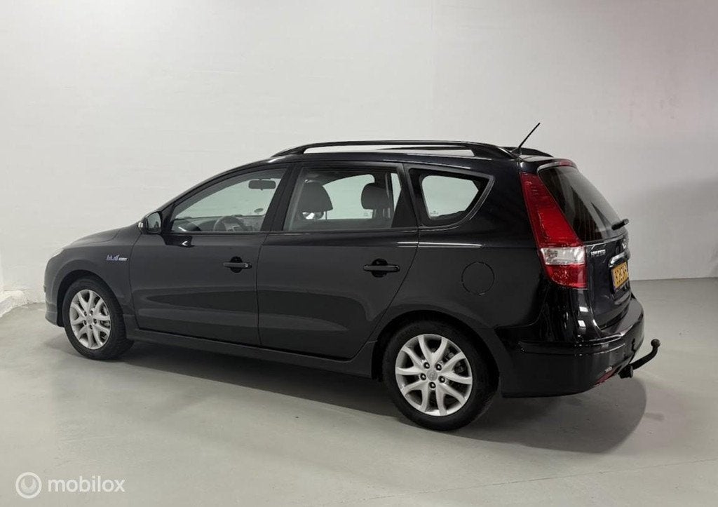 Hyundai i30 CW 1.6i i-Motion | CLIMA | PARK. SESNS. | TREKH., Voorwielaandrijving, Euro 5, Gebruikt, 1591 cc