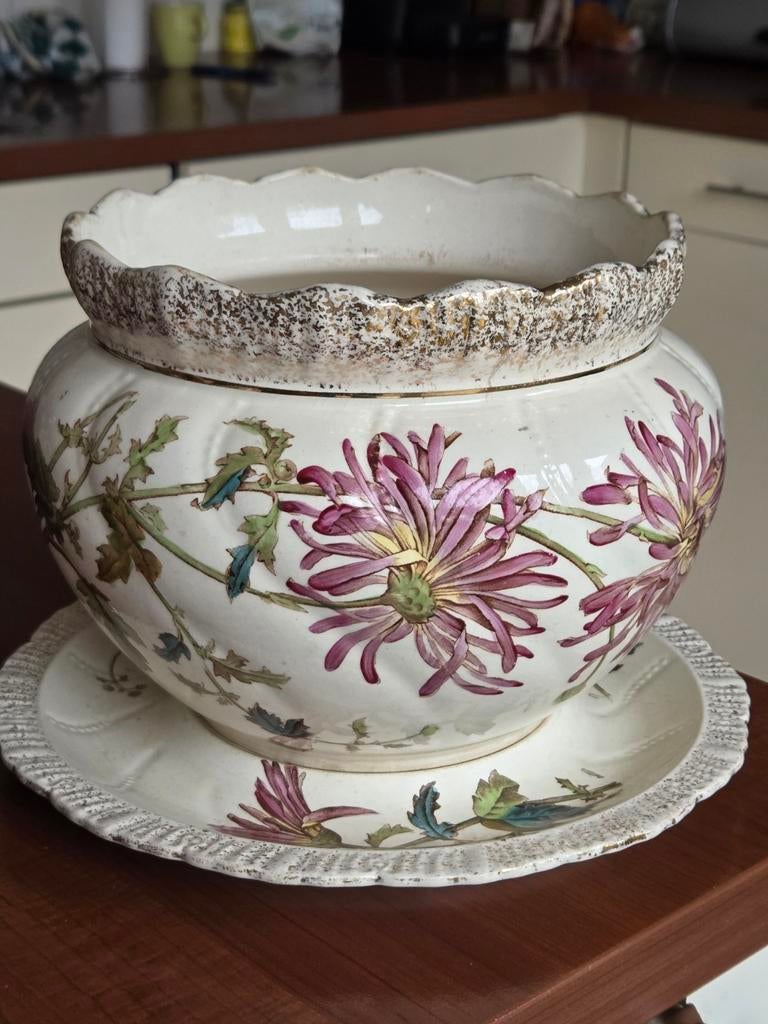 Antieke Petrus Regout Cachepot met Schotel - Bloemmotief, Ophalen of Verzenden