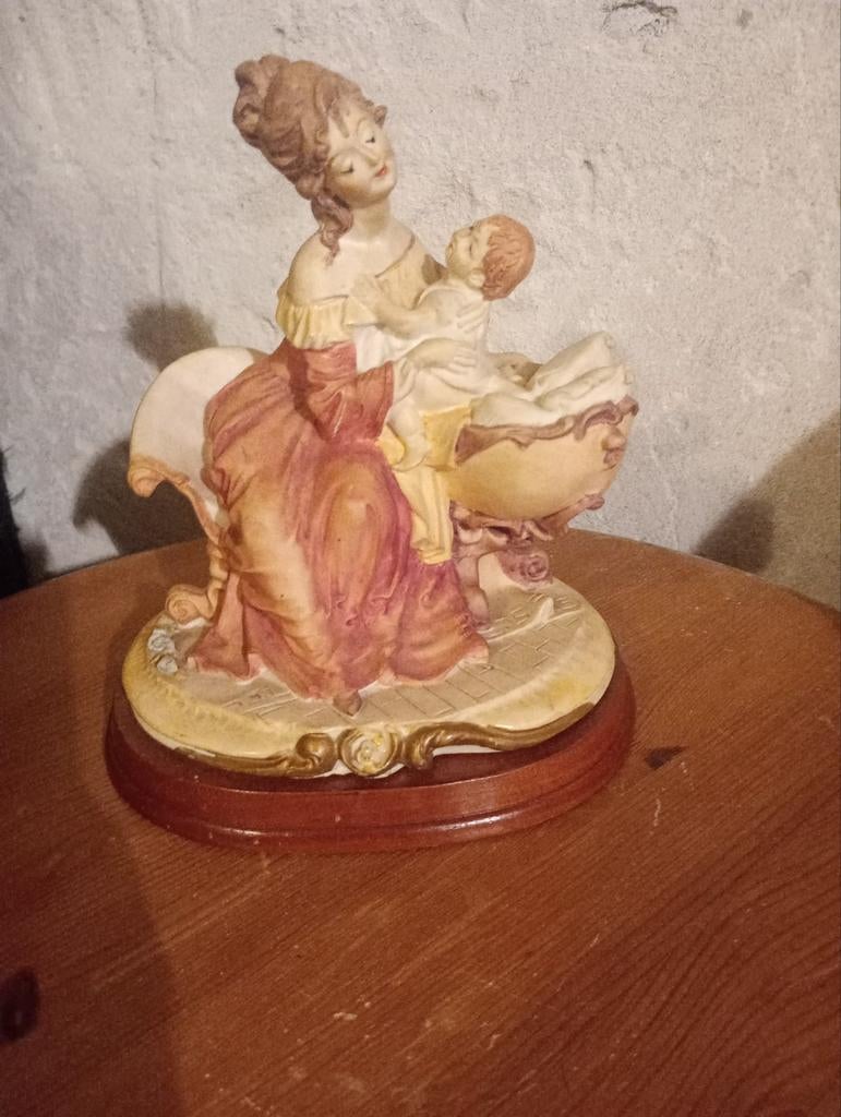 Beeldje moeder en kind, Verzamelen, Beelden en Beeldjes, Ophalen of Verzenden