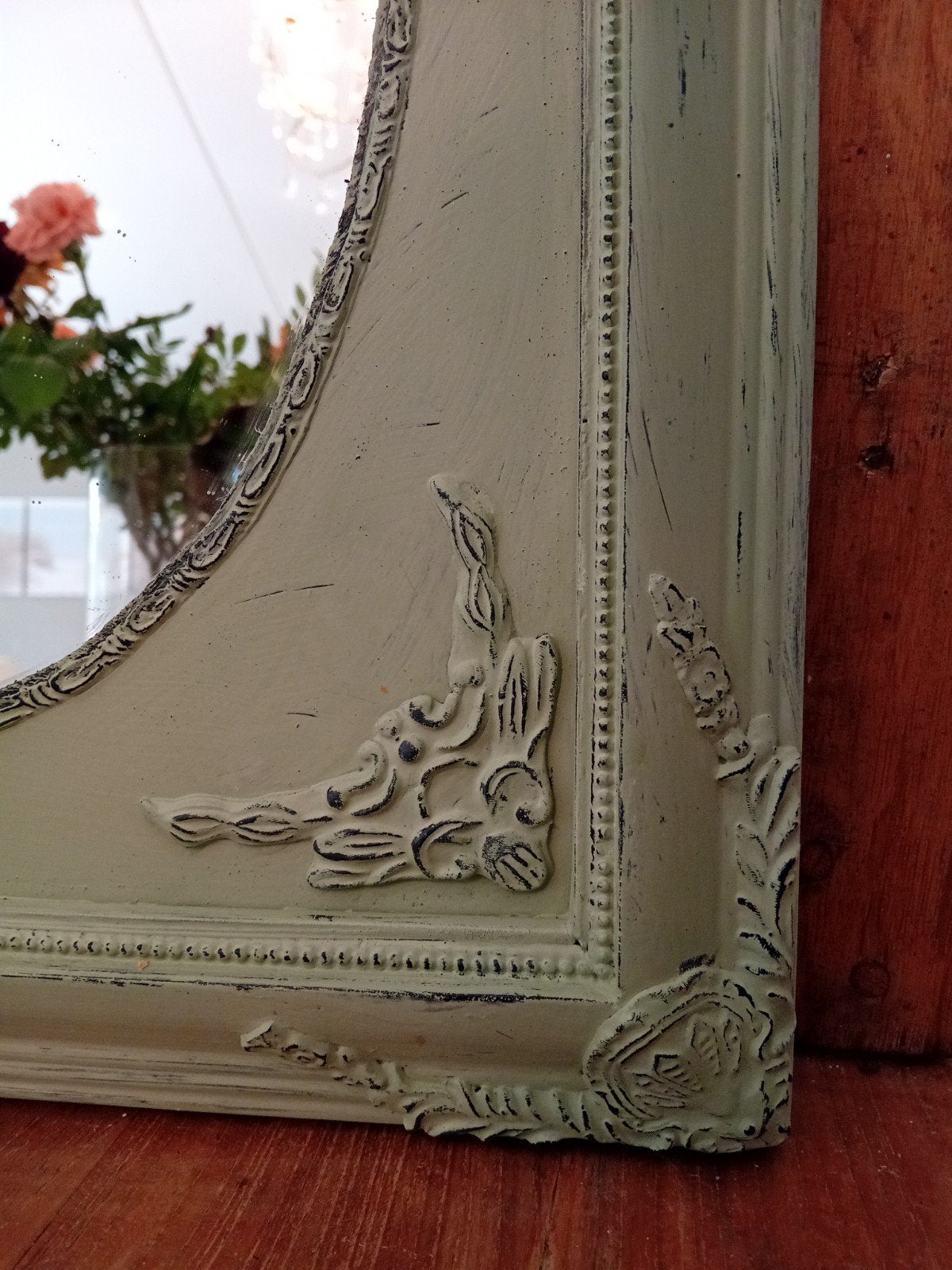 Brocante spiegel met mooie details, Ophalen, Zo goed als nieuw